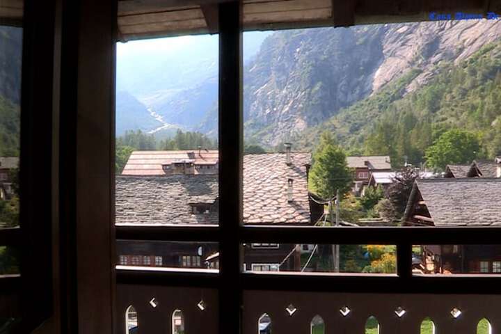 Room 8 of 11