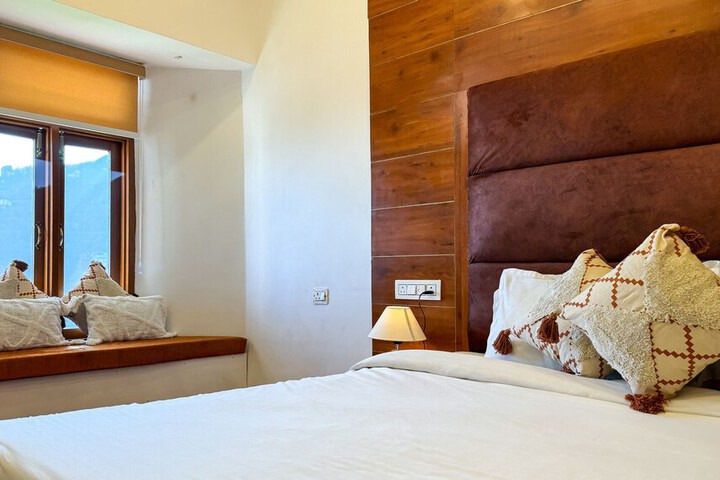 Room 35 of 68