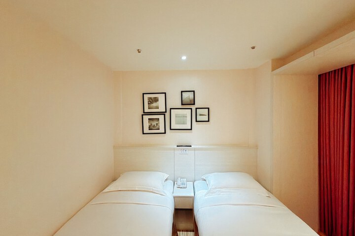 Room 26 of 69