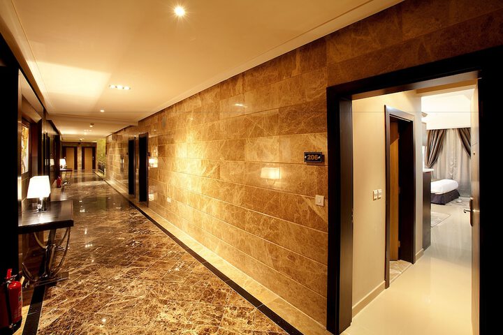 Ballroom/Hall 31 of 33