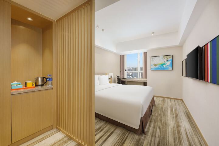 Room 10 of 38