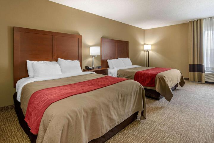 2 Queen Beds (9 of 10)