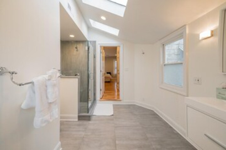 Room 2 of 40