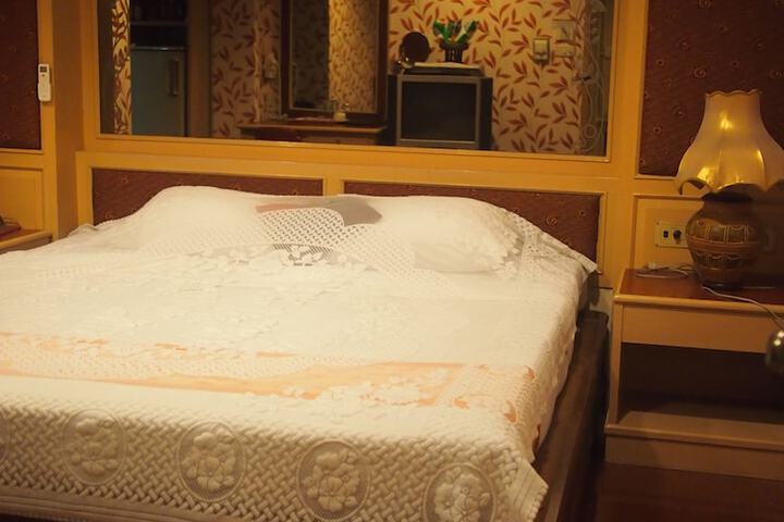 Room 5 of 37
