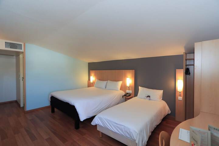 Room 13 of 50