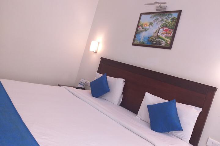 Room 5 of 17