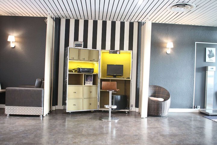 Hotel Lobby