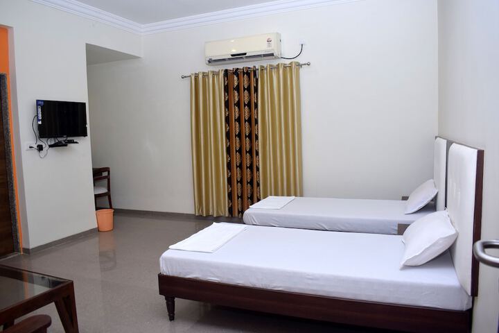 Room 17 of 36