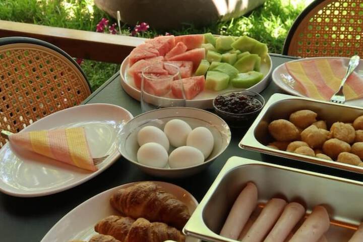 Breakfast/Coffee Service 72 of 95