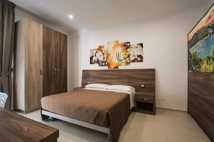 Room 3 of 17