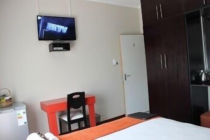 Room 12 of 28
