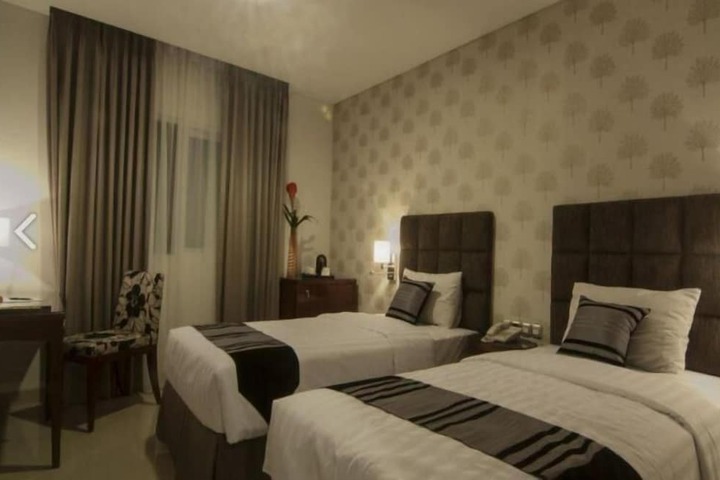 Room 4 of 25