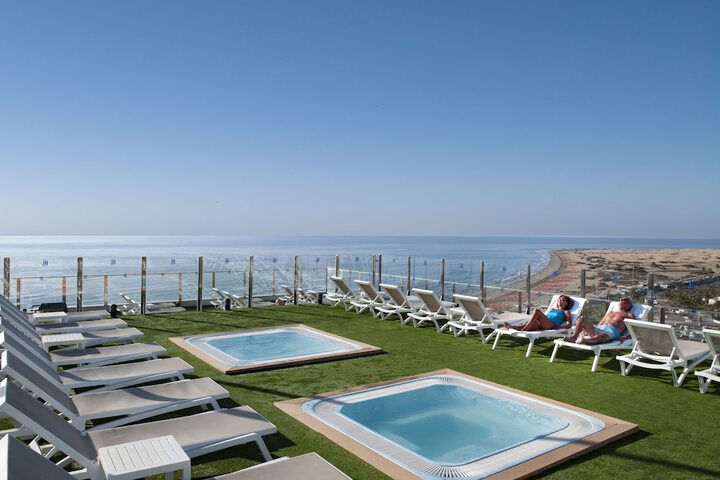 Hotel Pool