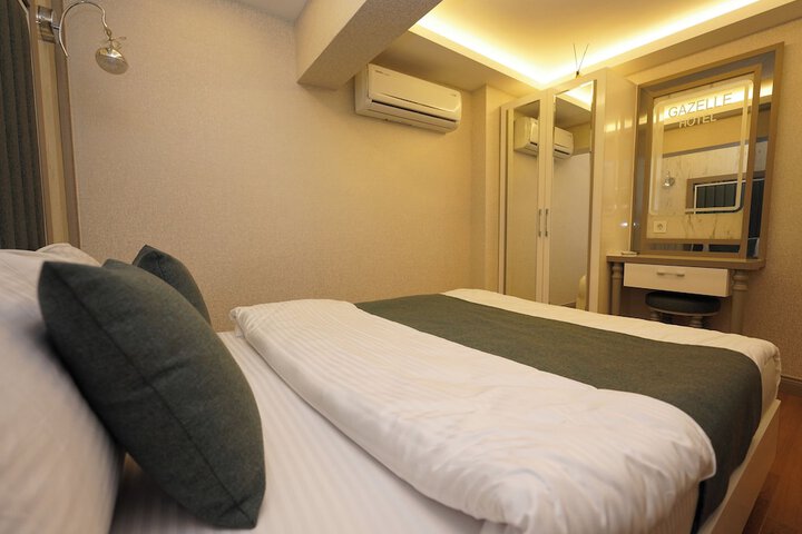 Room 32 of 104