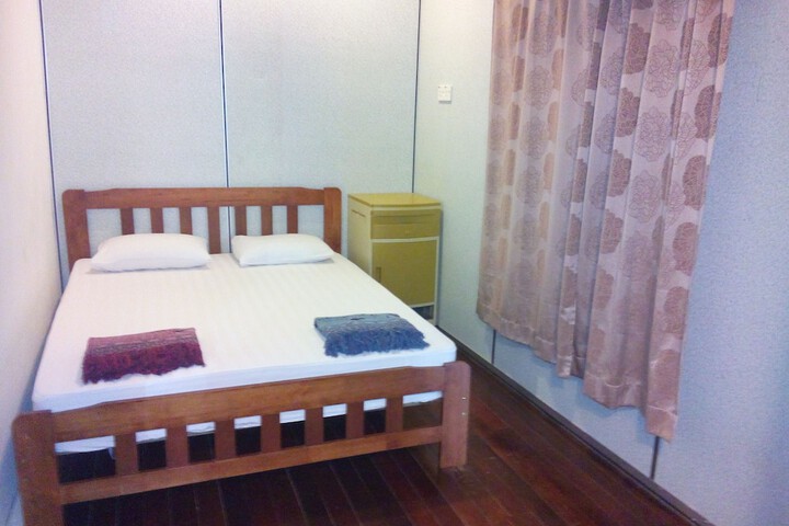 Room 12 of 132