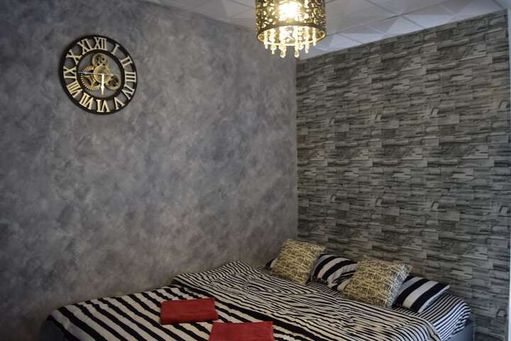 Room 17 of 36