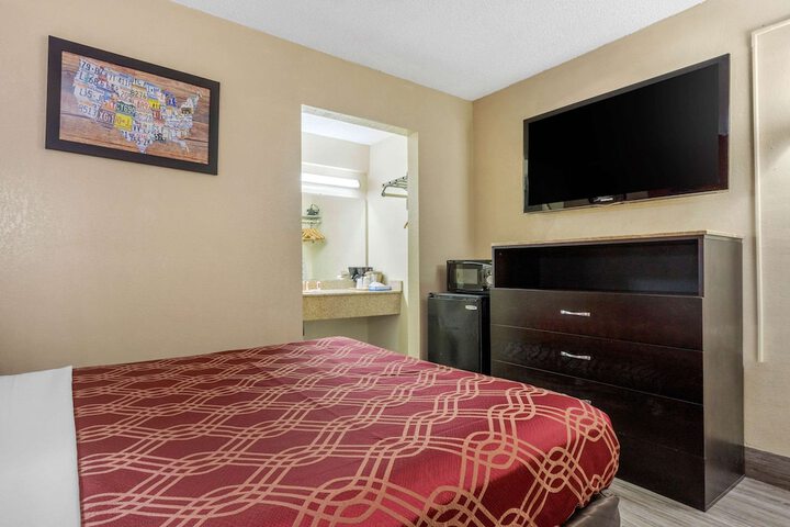 2 Double Beds (12 of 17)
