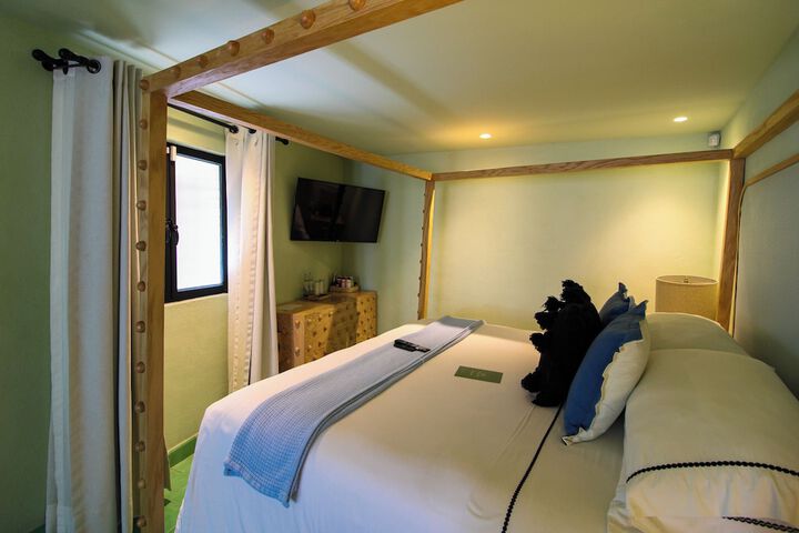 Room 26 of 149
