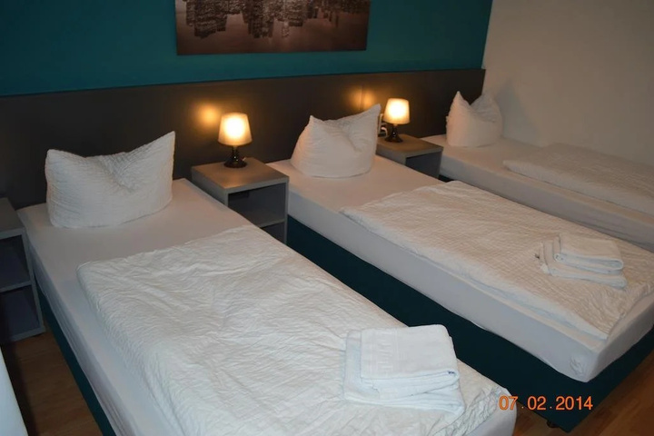 Room 5 of 8