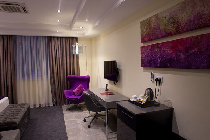 Room 7 of 33