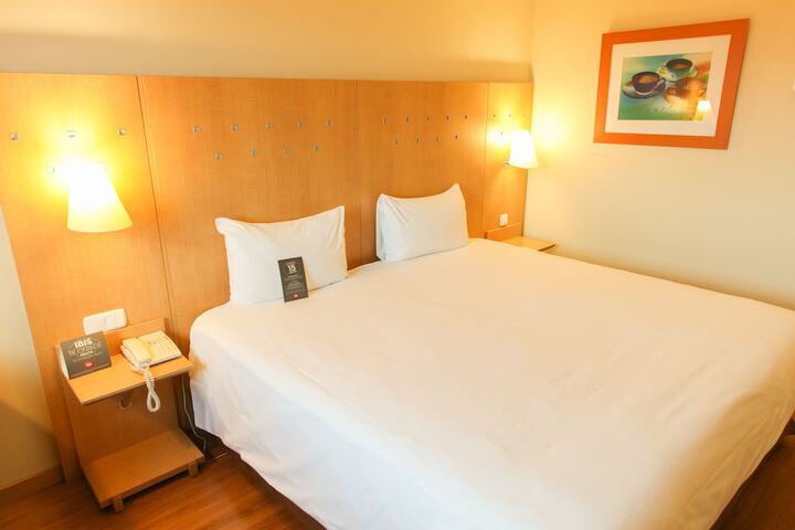 Room 5 of 77