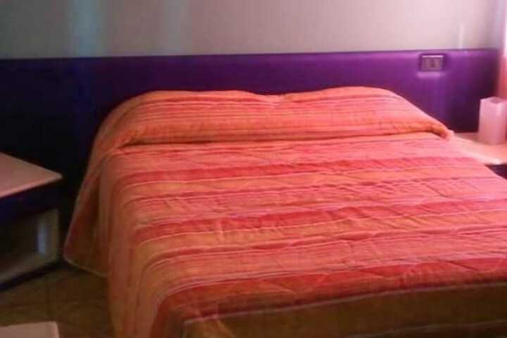 Room 8 of 20