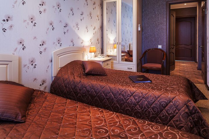 Room 6 of 170