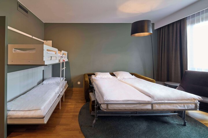 Room 17 of 65