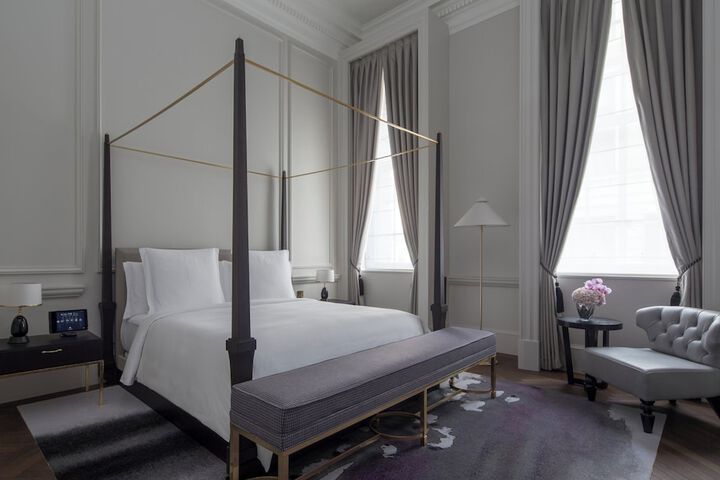 Room 53 of 183