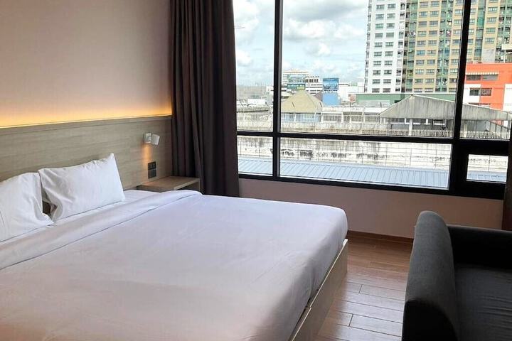 Room 4 of 28