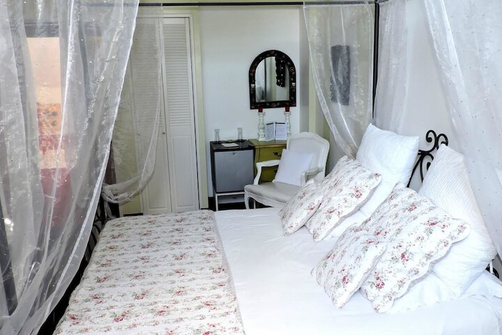 Room 12 of 68