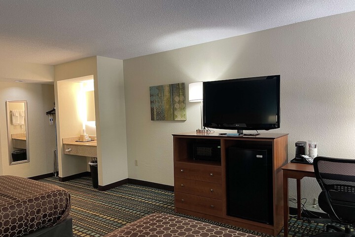 2 Double Beds - Wireless High Speed Internet, Microwave and Refrigerator, Coffee Maker (2 of 9)