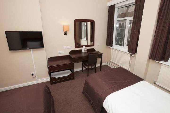 Room 3 of 39