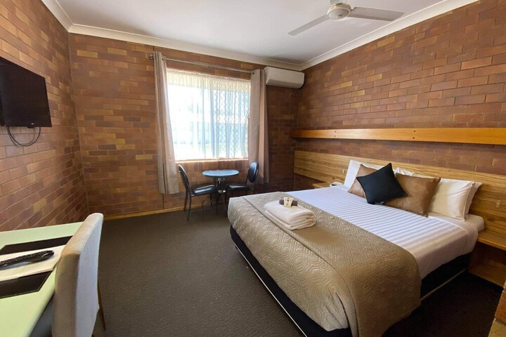 Room 6 of 31