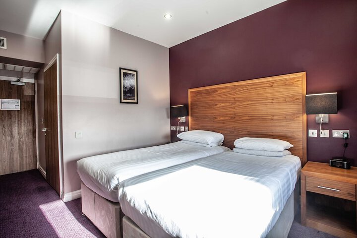 Room 42 of 80