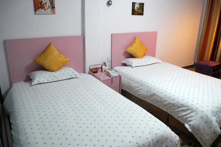 Room 4 of 10