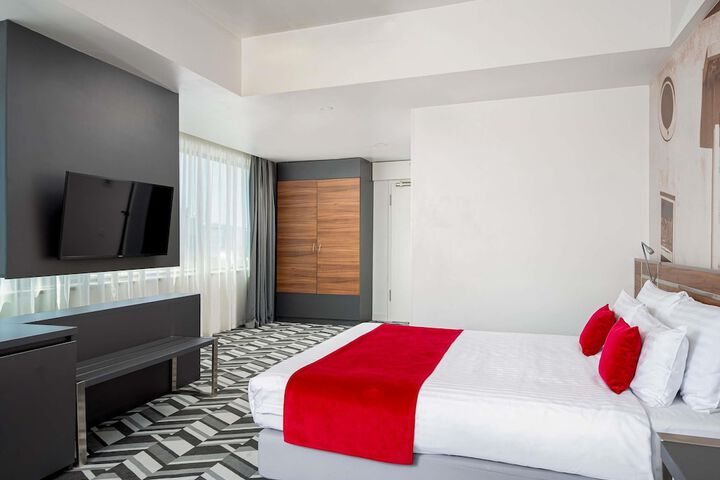 Room 33 of 87