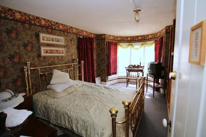 Room 65 of 165