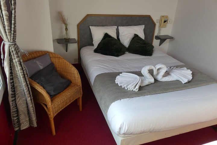 Room 2 of 11