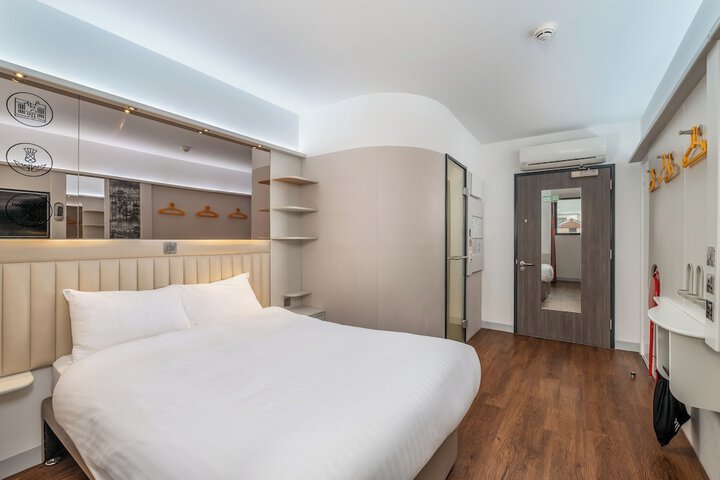 Room 12 of 47