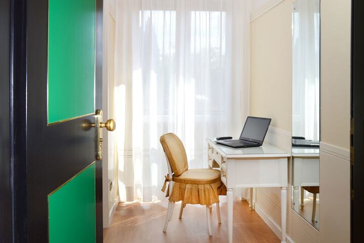 Room amenity