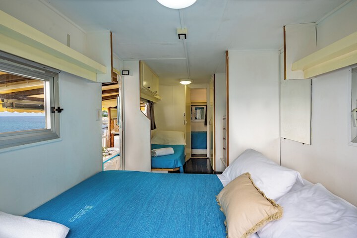 Room 4 of 99