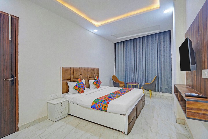 Room 18 of 26