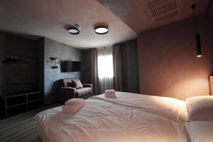 Room 3 of 66