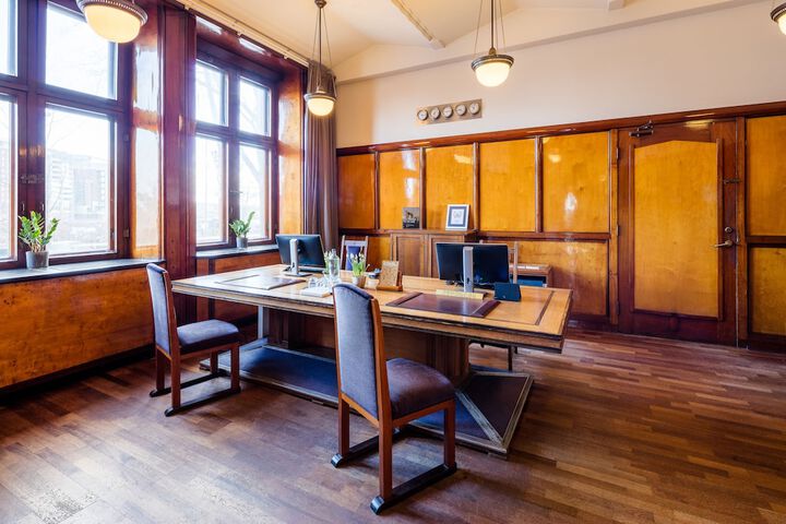 Concierge desk
