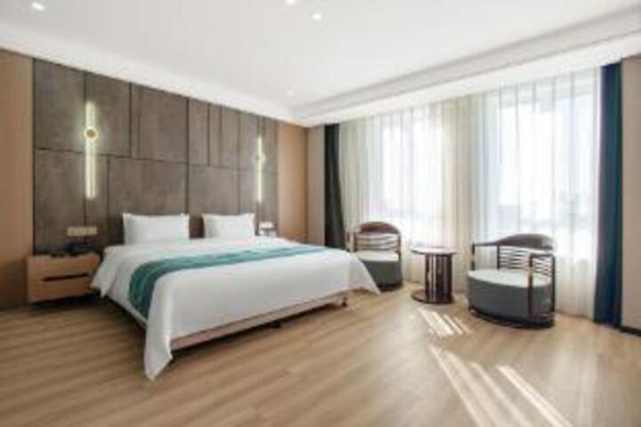 Room 8 of 9