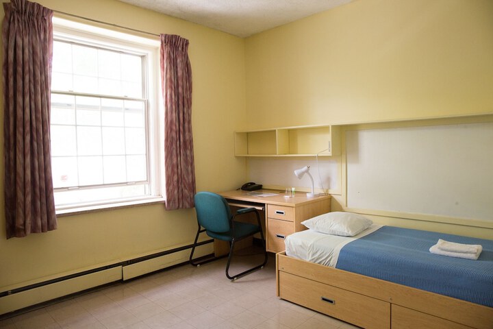 Room 9 of 31