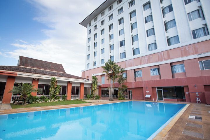 Pool Hotel