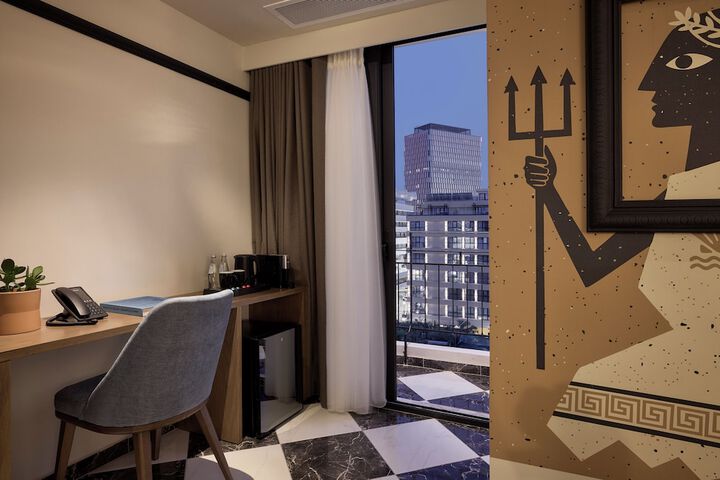 Room 17 of 118