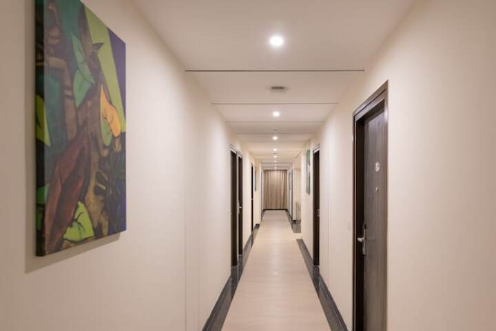 Ballroom/Hall 70 of 77